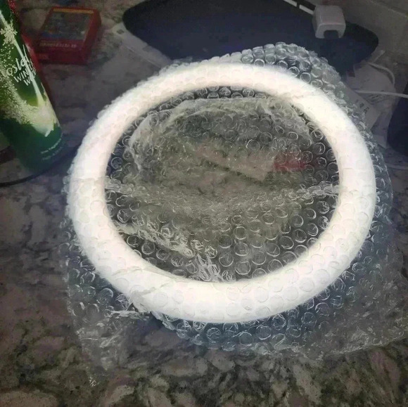 Letscom F-533 Ring Fill Light 10 in Adjustable Brightness for iPhone & Android - Picture 3 of 4